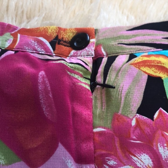Vibrant floral skirt size 10P - Picture 9 of 11